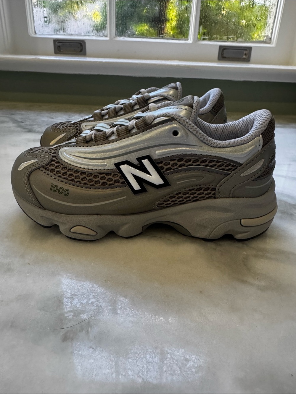 New Balance 1000 Kids Arid stone/light silver Sneakers Size 11 NEW